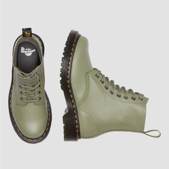 NWT Dr. Martens Women’s 1460 Pascal Virginia Leather Boots Size 7 - Picture 1 of 7